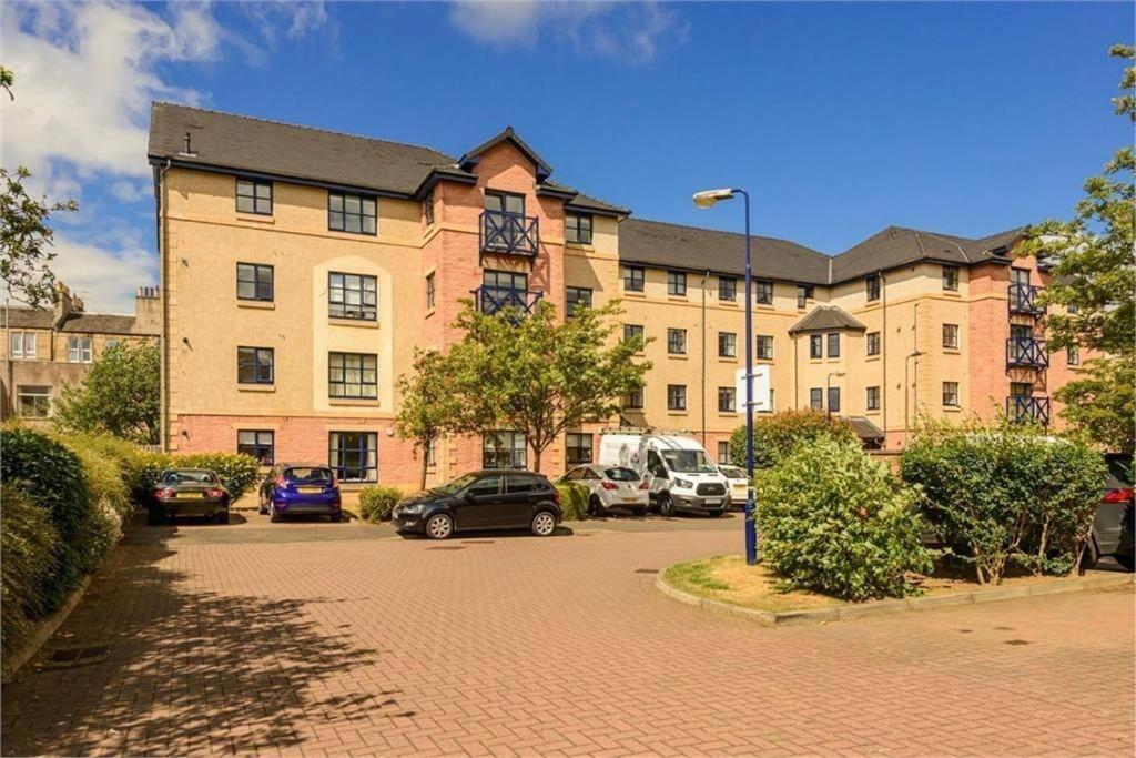 Cosy Roseburn Apartment, - 2 Bedrooms, Free Parking