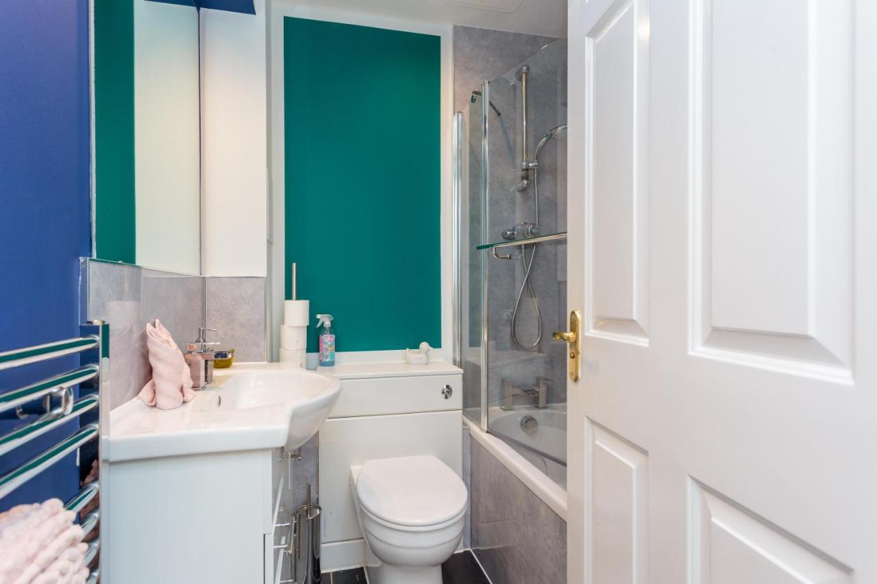 Stylish 2 Bedroom In *