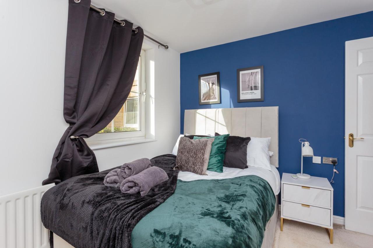 Stylish 2 Bedroom In Apartment *