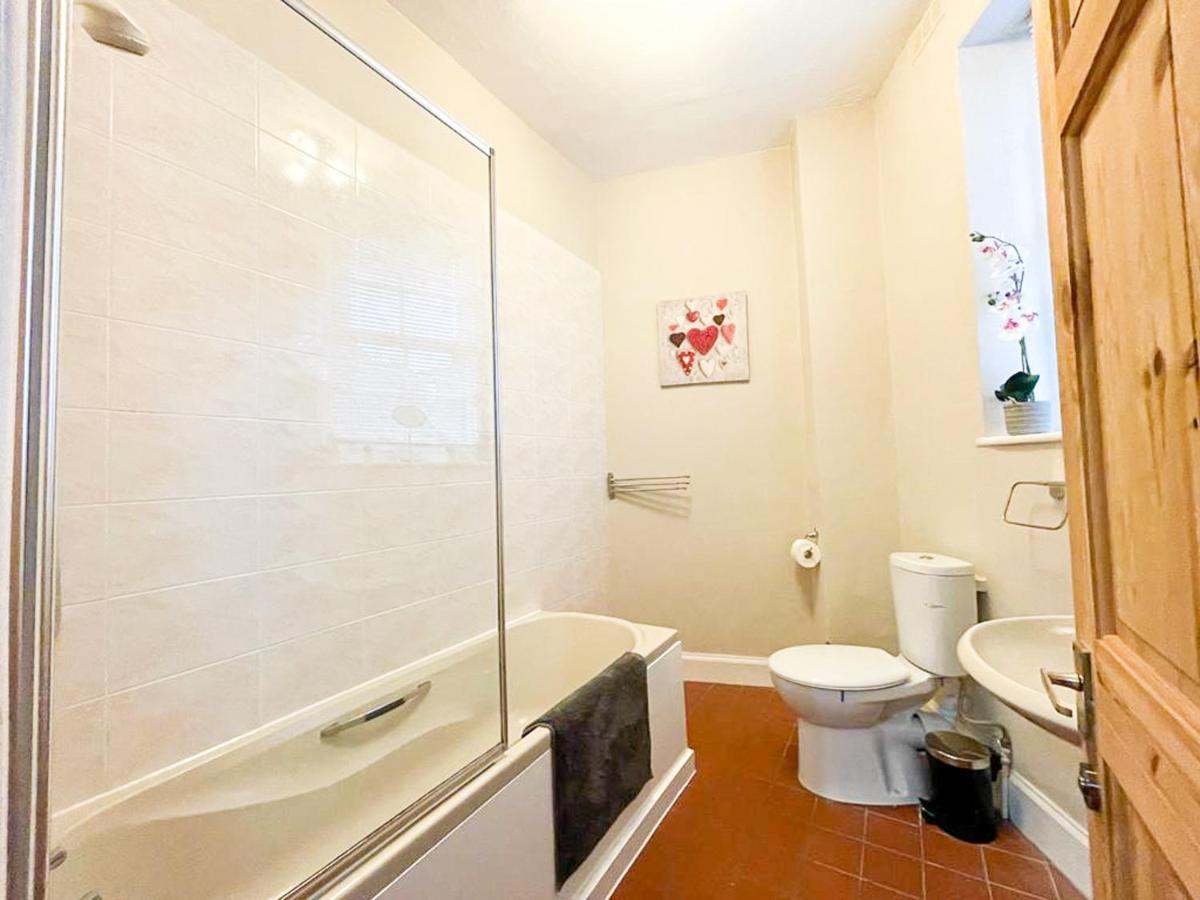 Quaint & Peaceful 1 Bed Mews Apt, West End Apartment Edinburgh