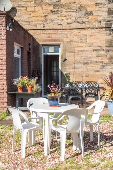 Abercorn Semi-detached House Holiday home *