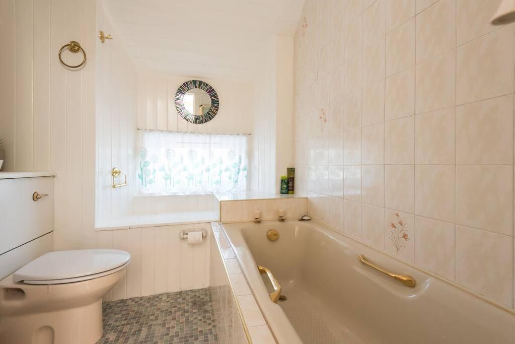 Abercorn Semi-detached House * Edinburgh
