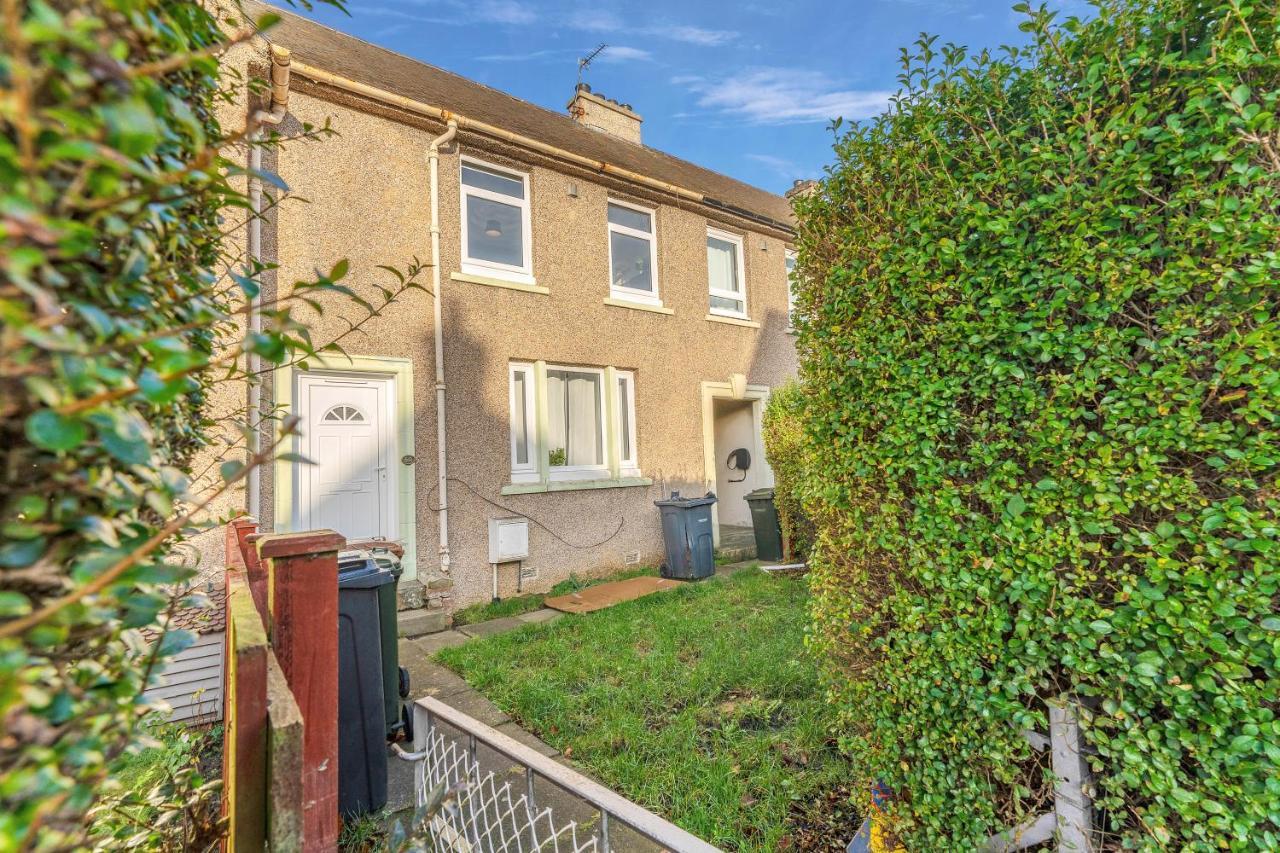 Apartment Modern & Spacious 2 Bedroom House - Free Parking - Front & Back Garden - Private Main Door Entrance Edinburgh