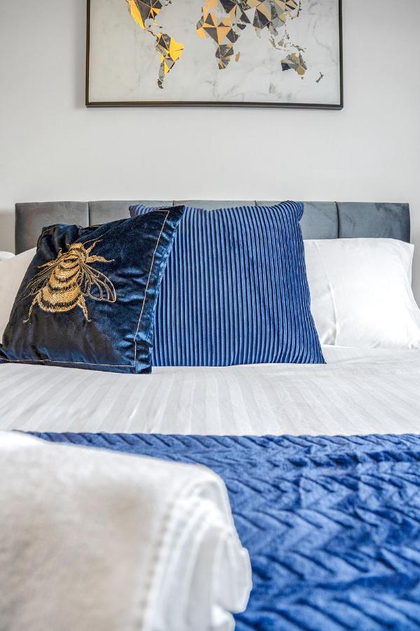 Apartment Modern & Spacious 2 Bedroom House - Free Parking - Front & Back Garden - Private Main Door Entrance Edinburgh