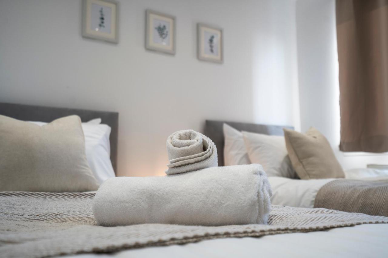 Appartement Spacious & Modern 3 Bedroom House - Free Parking - Front & Back Garden - Private Main Door Entrance