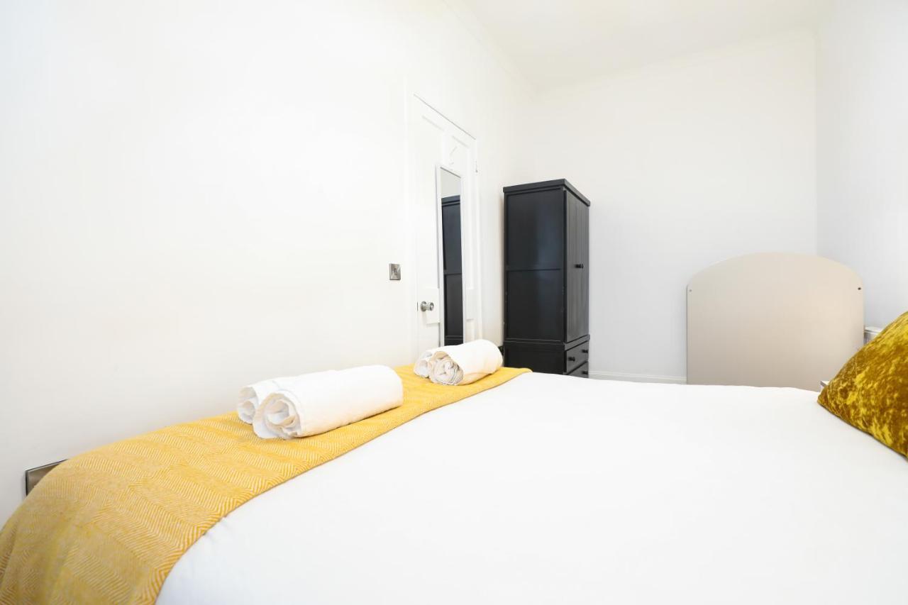 Stunning Modern 3 Bedroom Apartment Edinburgh