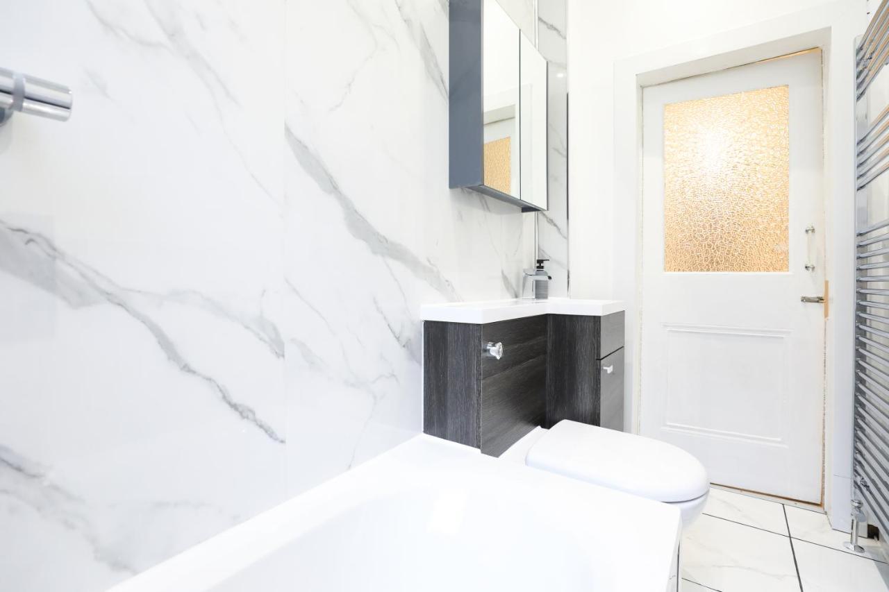 Apartment Stunning Modern 3 Bedroom