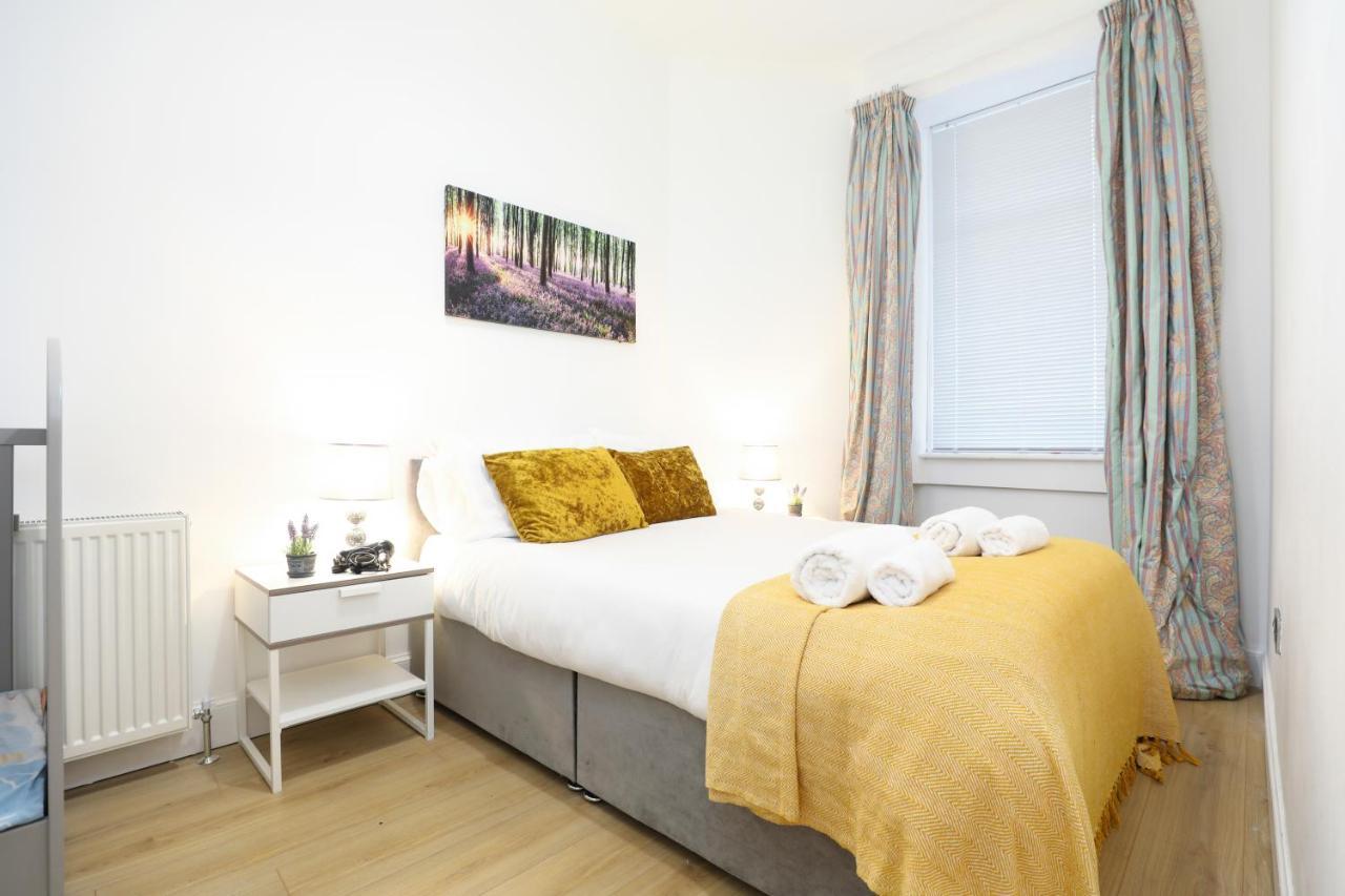 Stunning Modern 3 Bedroom * Edinburgh