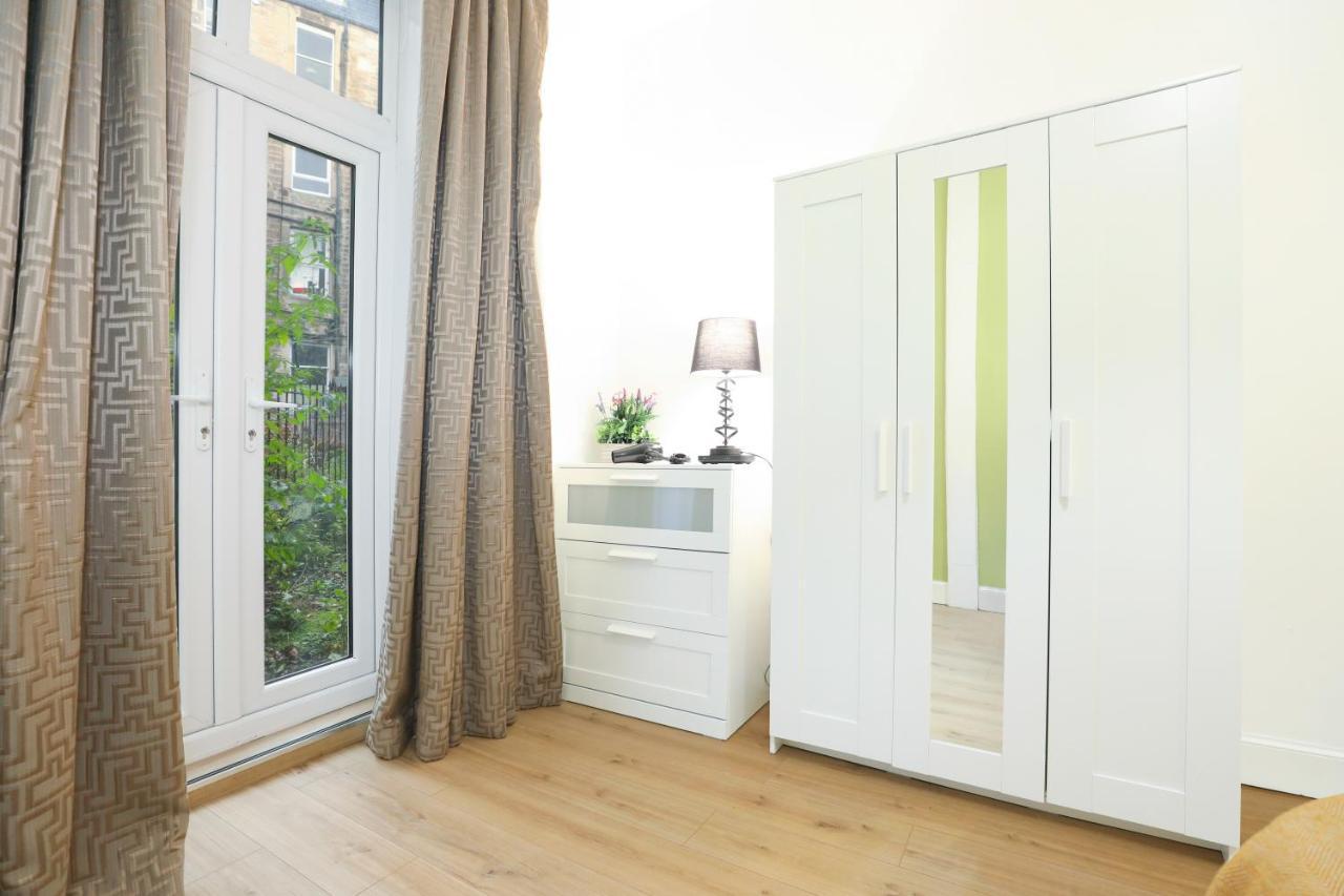 Apartment Stunning Modern 3 Bedroom *