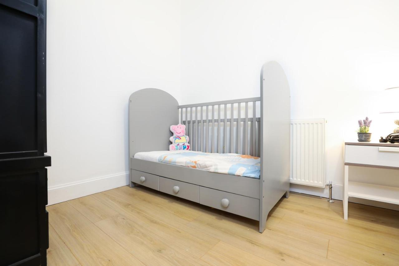 Stunning Modern 3 Bedroom * Edinburgh