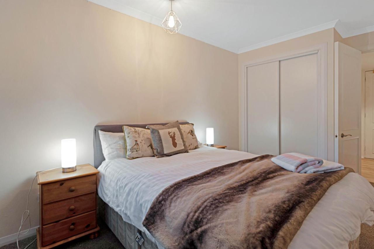 Elegant & Unique Getaway - Spacious 3 Bedroom, 2 Bathroom Centre - Free Allocated Parking. Apartment