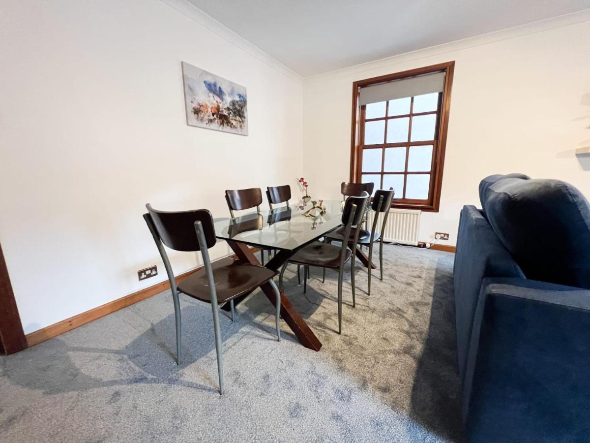 Old Town 2br Flat Royal Mile Sleeps 5 * EDI