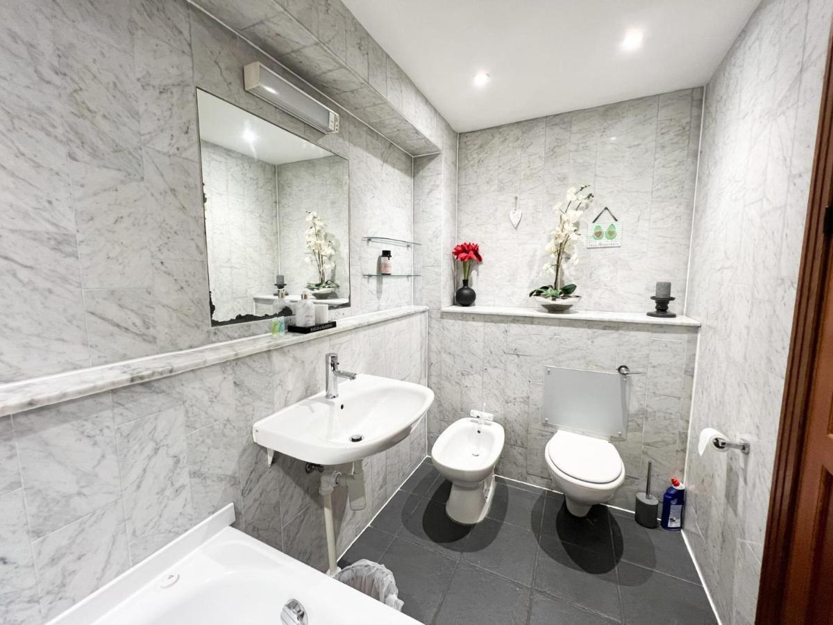 Old Town 2br Flat Royal Mile Sleeps 5 Apartment *