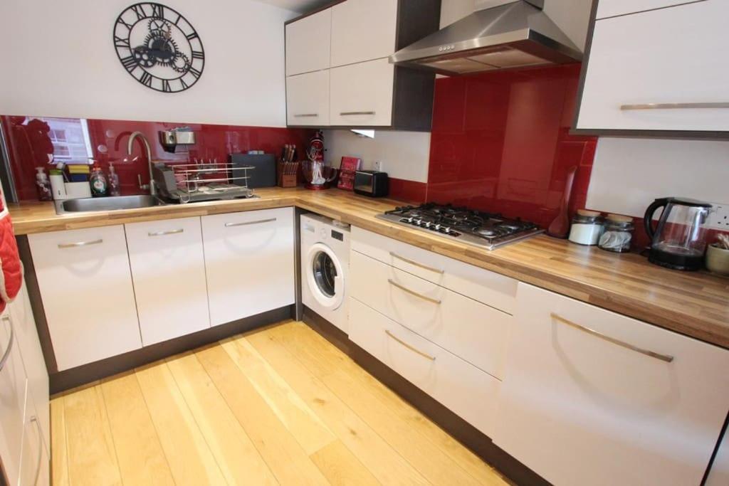 Spacious 2 Bed, 2 Bath -the Shore, Leith Appartement