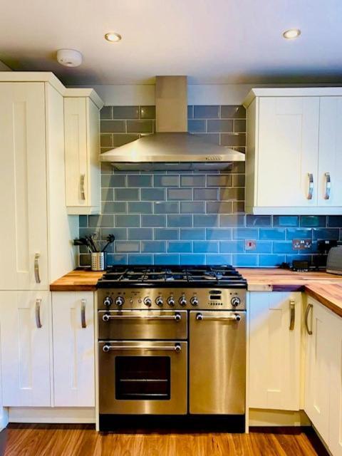 Cosy Roseburn Apartment, - 2 Bedrooms, Free Parking * EDI