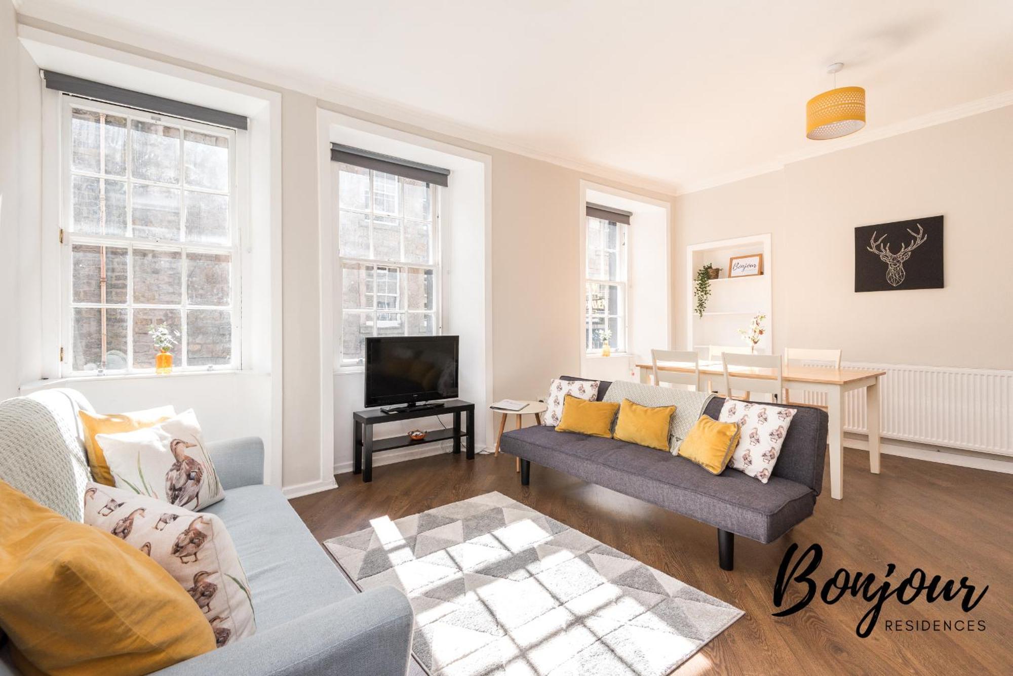 Bright New Town 2br-1ba, 1 Min To George St By Bonjour Residences