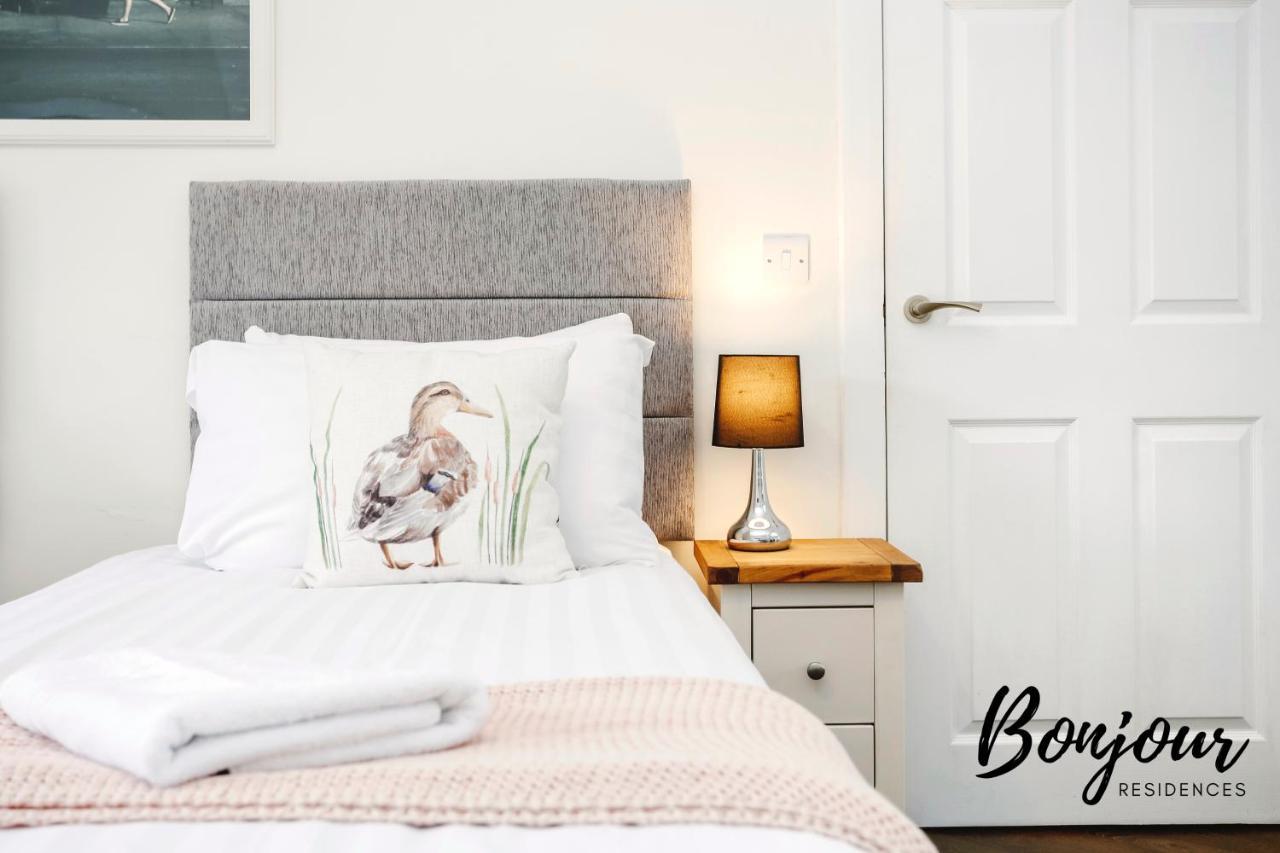 Apartment Bright New Town 2br-1ba, 1 Min To George St By Bonjour Residences