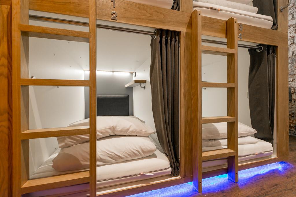 Hostel Code Pod - The Loft -