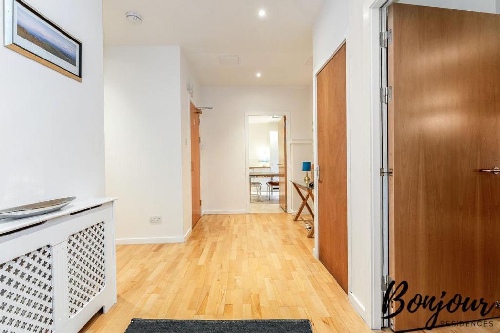 Spacious 2br-1ba - Grassmarket - Free Parking By Bonjour Residences Apartment Edinburgh