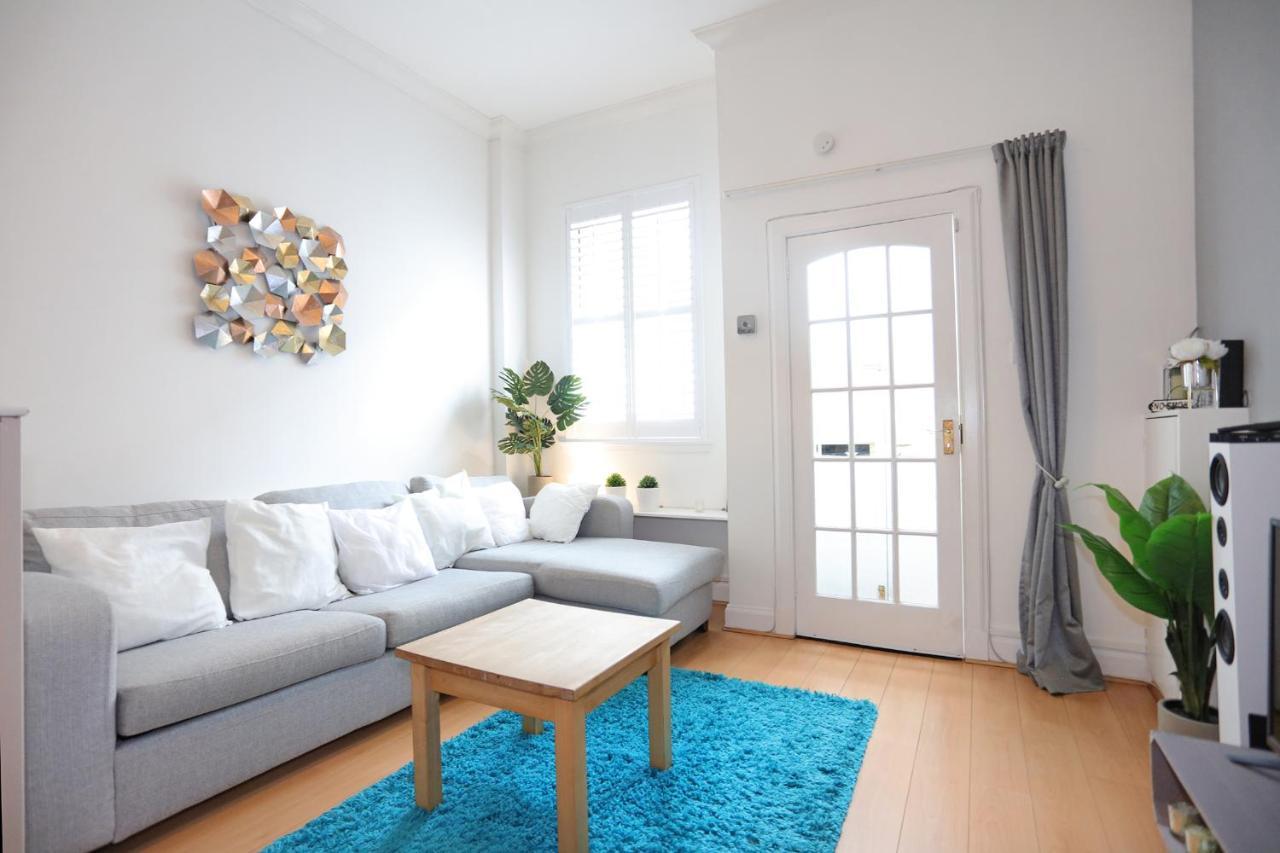 Dalmeny Street Apartment *