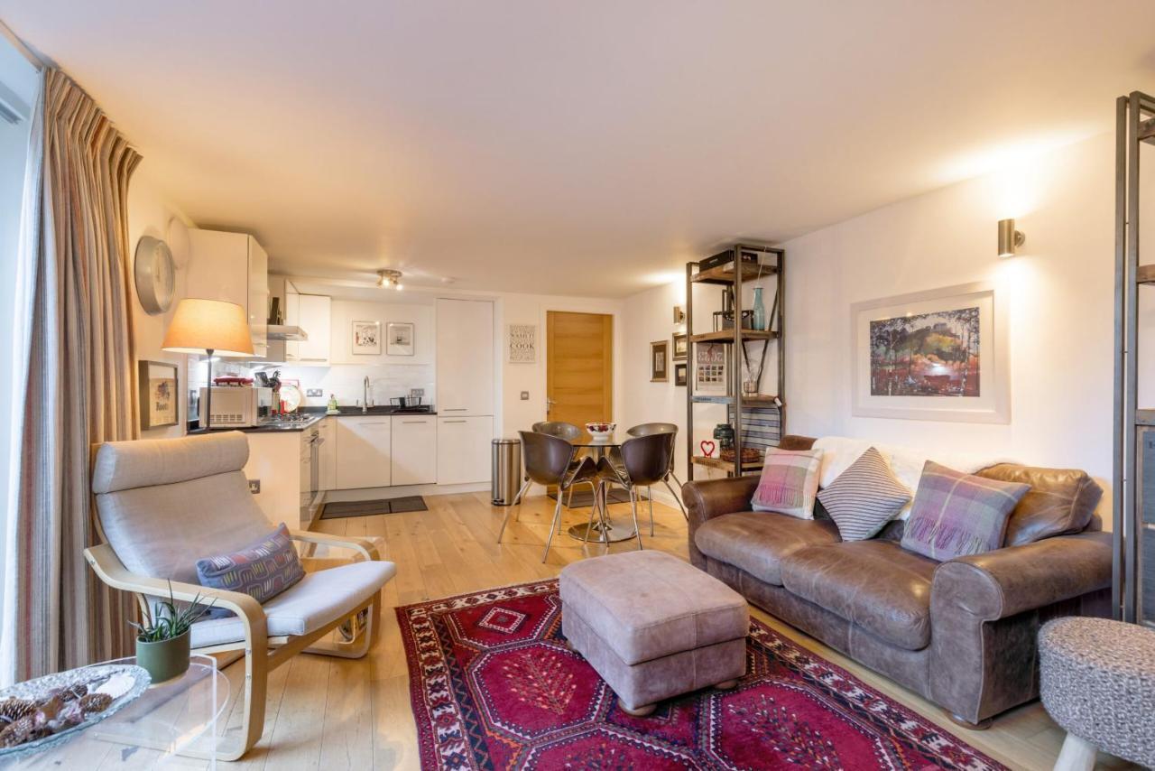 429 - New Town Hide Away With Parking Appartement