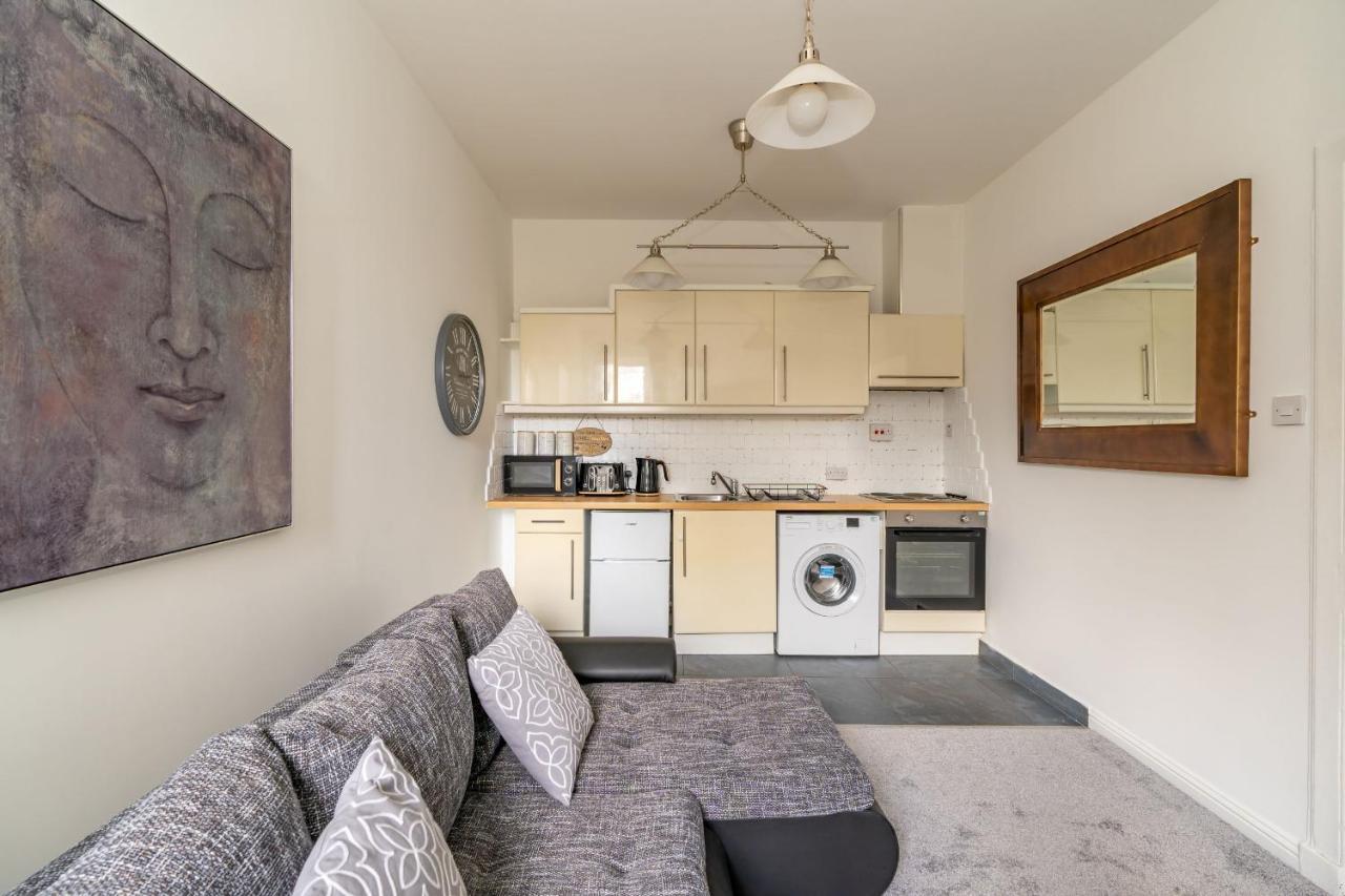 Apartment Charming 1 Bedroom - *