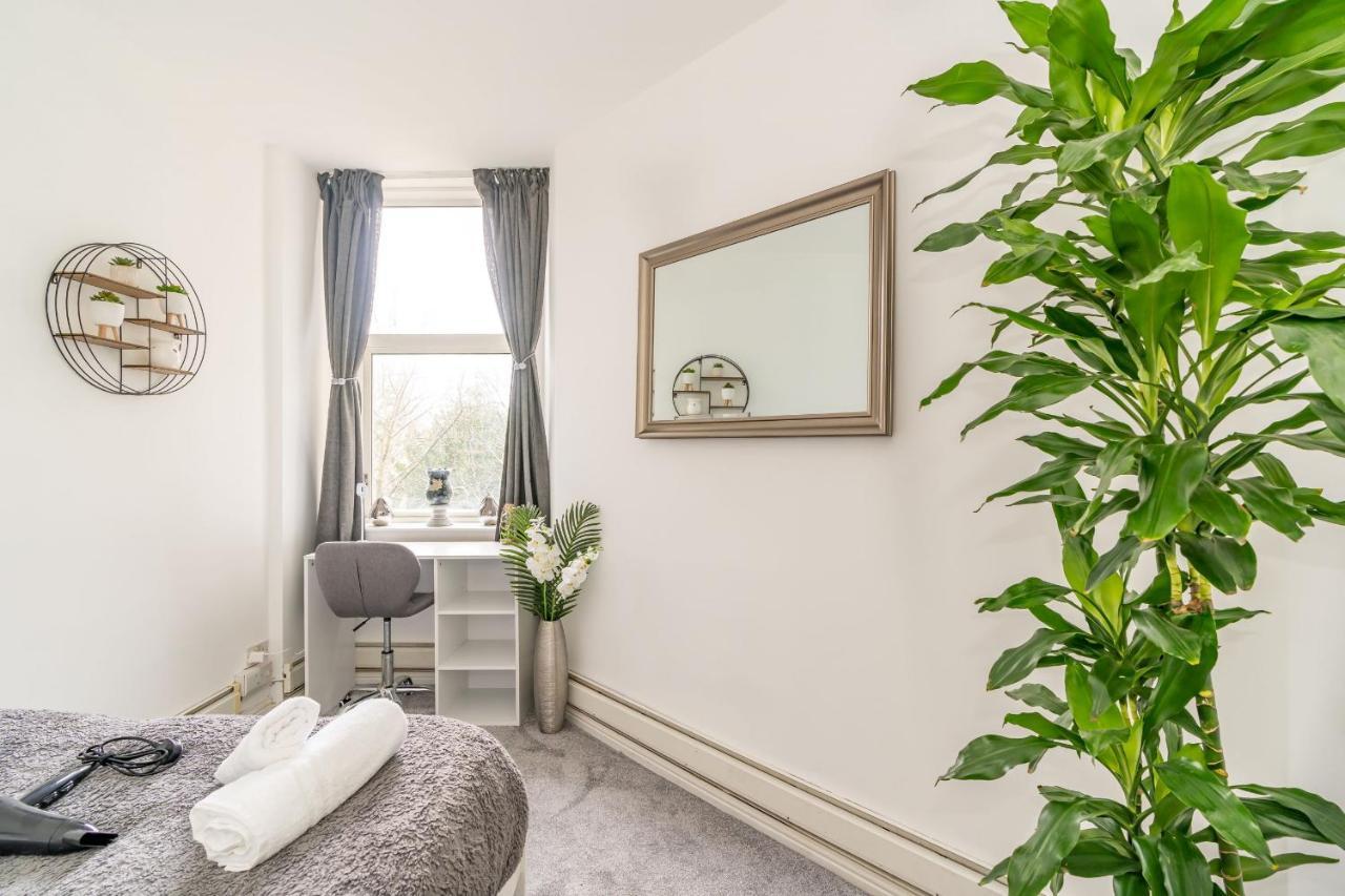 Apartment Charming 1 Bedroom - *