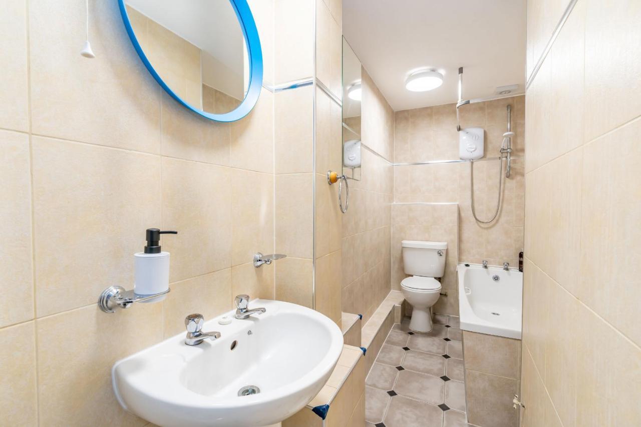 Charming 1 Bedroom - *