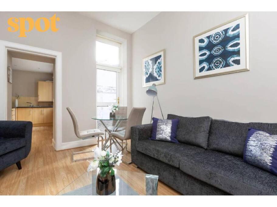 Spacious Ground Floor-2br-2ba Appartement *