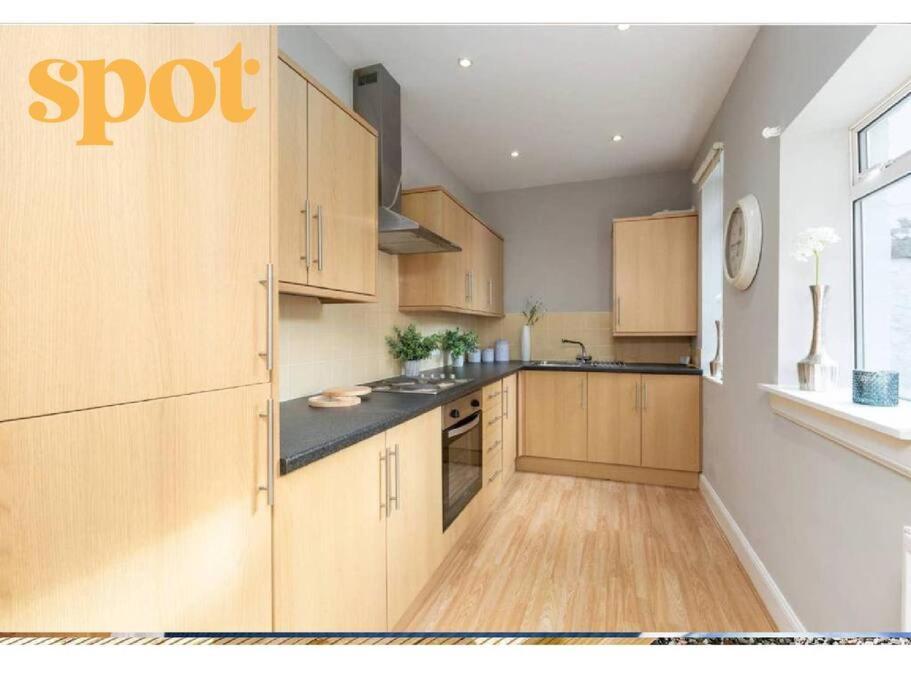 Spacious Ground Floor-2br-2ba Appartement *