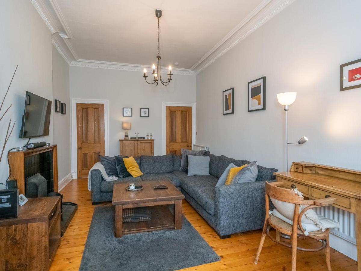 Newly Decorated Spacious 2bed Flat In Chic Area *