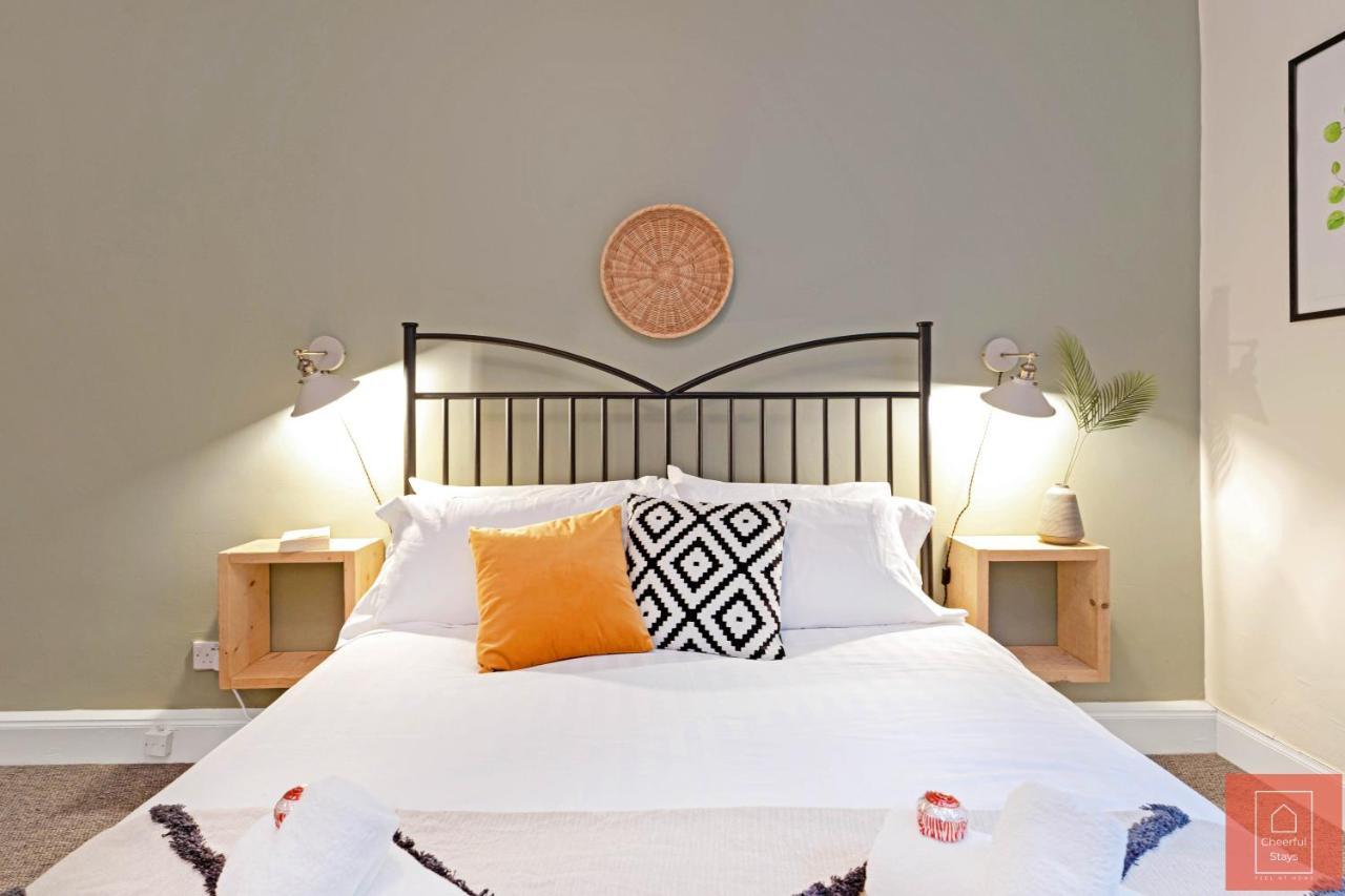 Cheerful Stays: Spacious Flat In Vibrant Leith Apartment