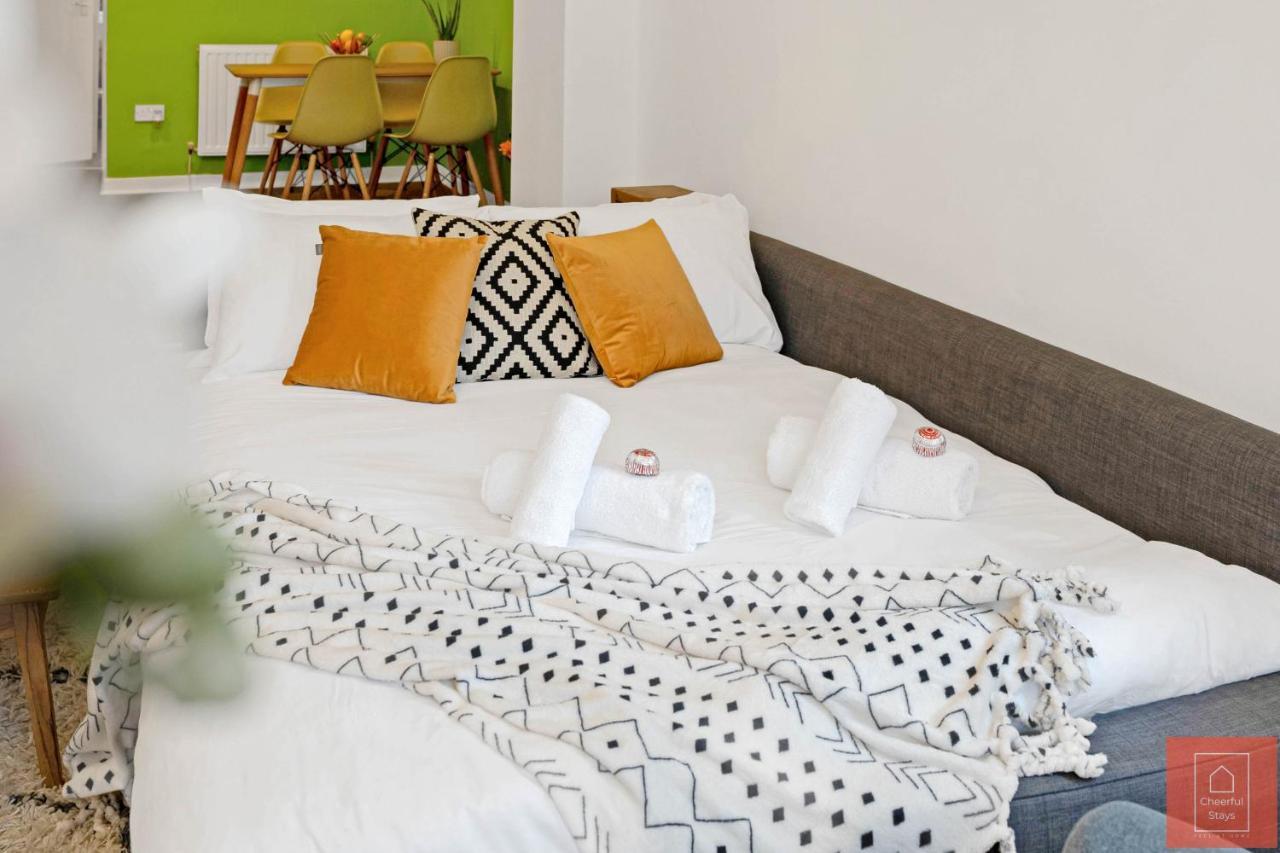 Cheerful Stays: Spacious Flat In Vibrant Leith Apartment *