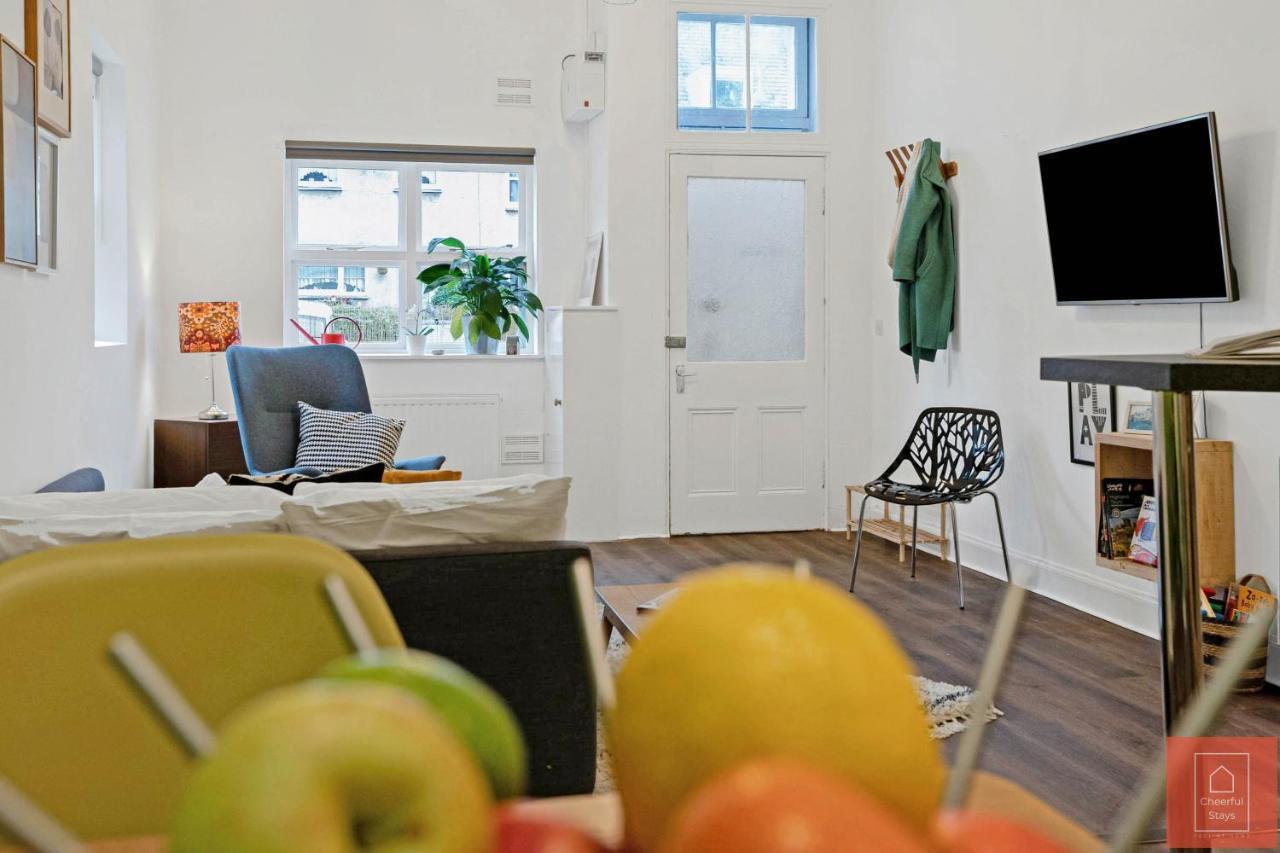 Cheerful Stays: Spacious Flat In Vibrant Leith Apartment