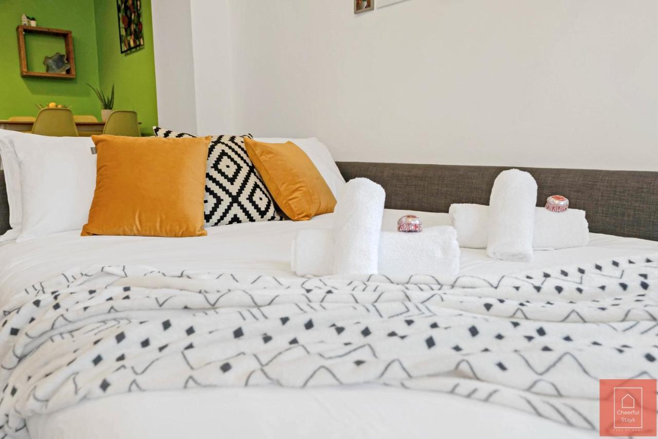 Cheerful Stays: Spacious Flat In Vibrant Leith Edinburgh