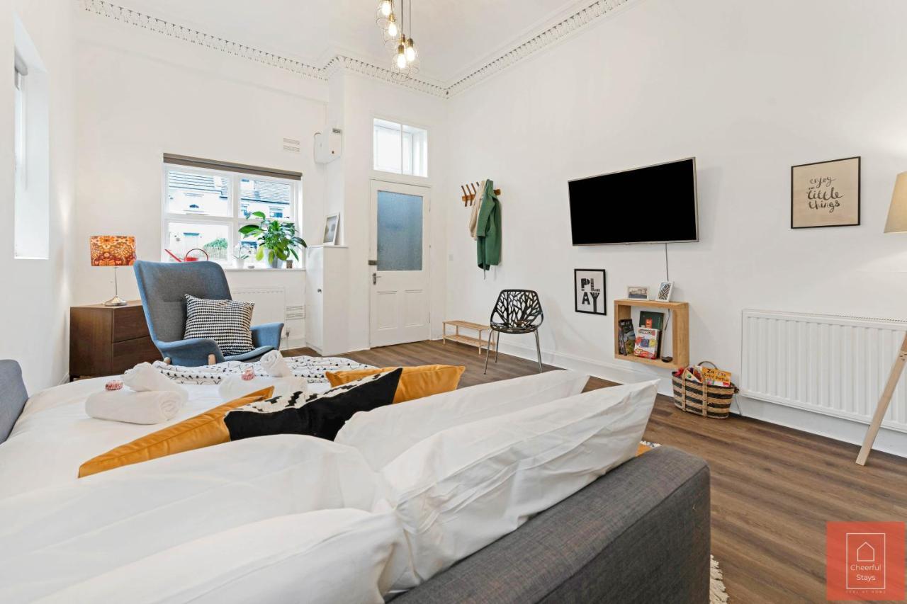Cheerful Stays: Spacious Flat In Vibrant Leith Apartment