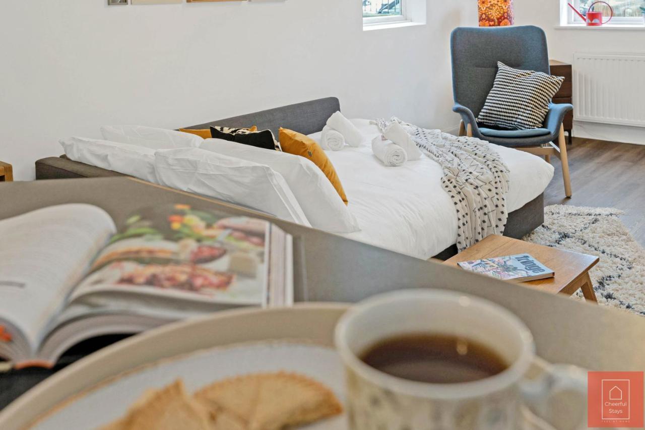 Cheerful Stays: Spacious Flat In Vibrant Leith Apartment