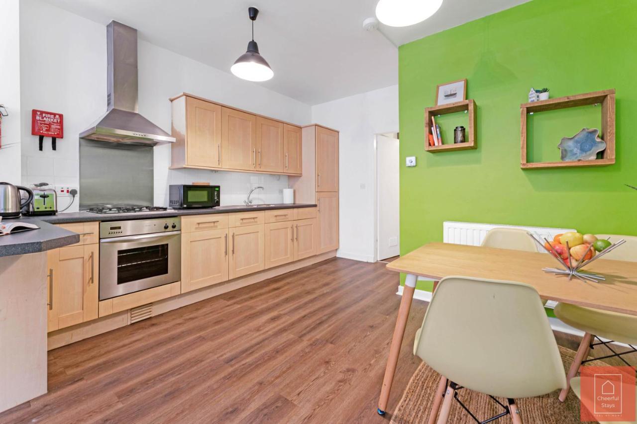 Apartment Cheerful Stays: Spacious Flat In Vibrant Leith Edinburgh