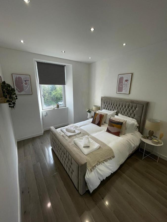 Stylish & Comfortable Ground Floor House - Main Door Private Entrance - Free Parking & Garden Apartment EDI