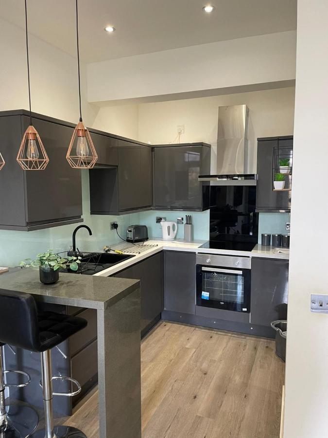 Stylish & Comfortable Ground Floor House - Main Door Private Entrance - Free Parking & Garden * EDI
