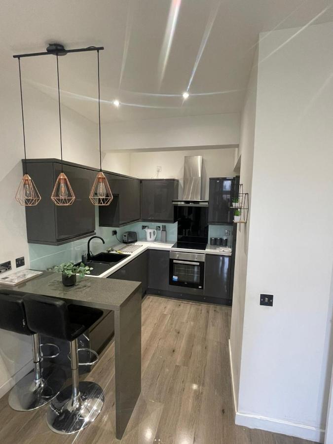 Apartment Stylish & Comfortable Ground Floor House - Main Door Private Entrance - Free Parking & Garden EDI