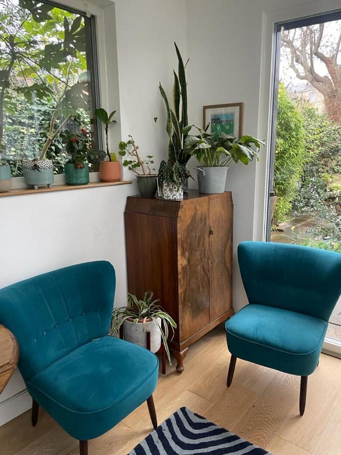 Large 3 Double Bedroom Period House With Parking