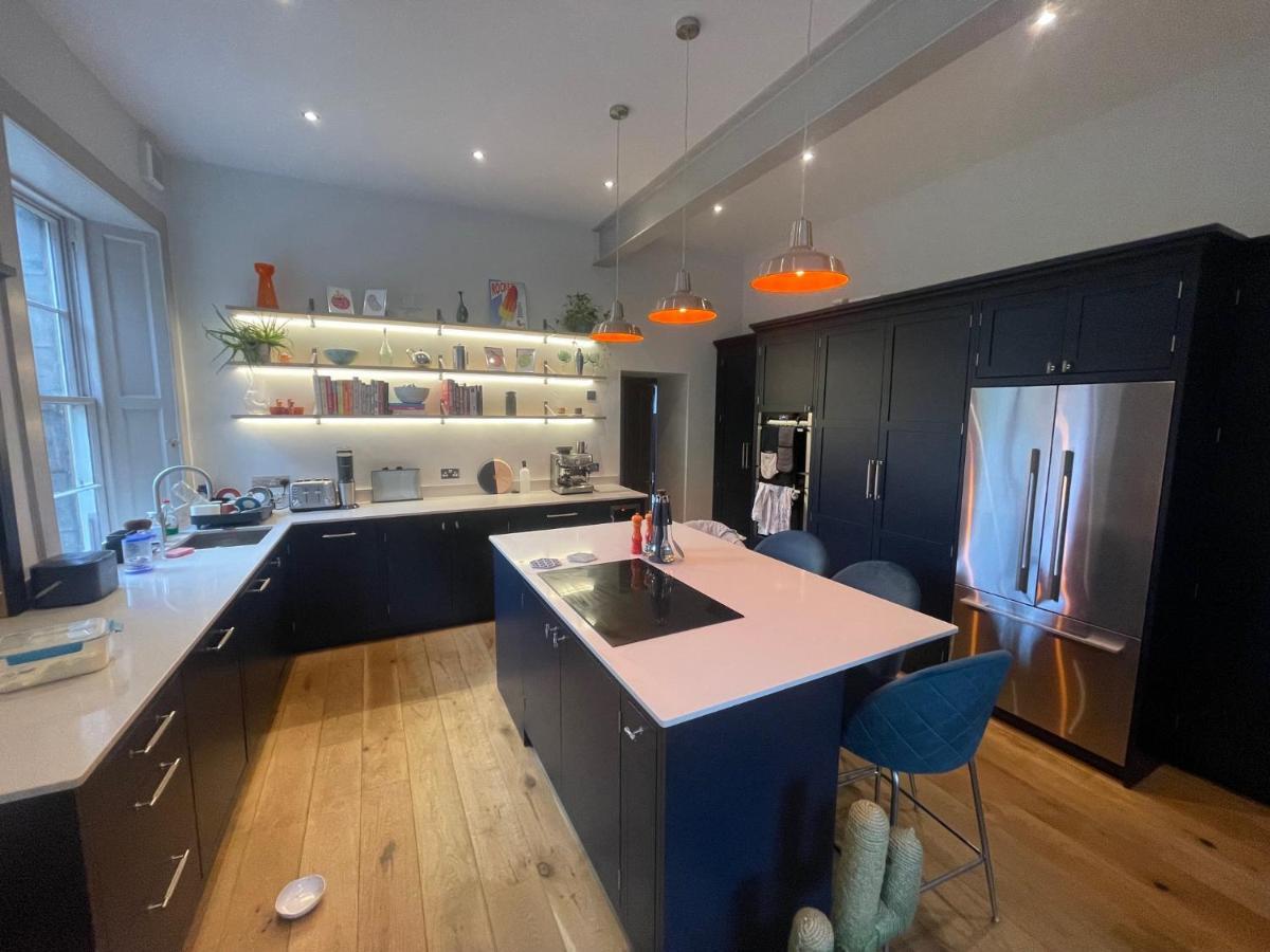 Large 3 Double Bedroom Period House With Parking Holiday home