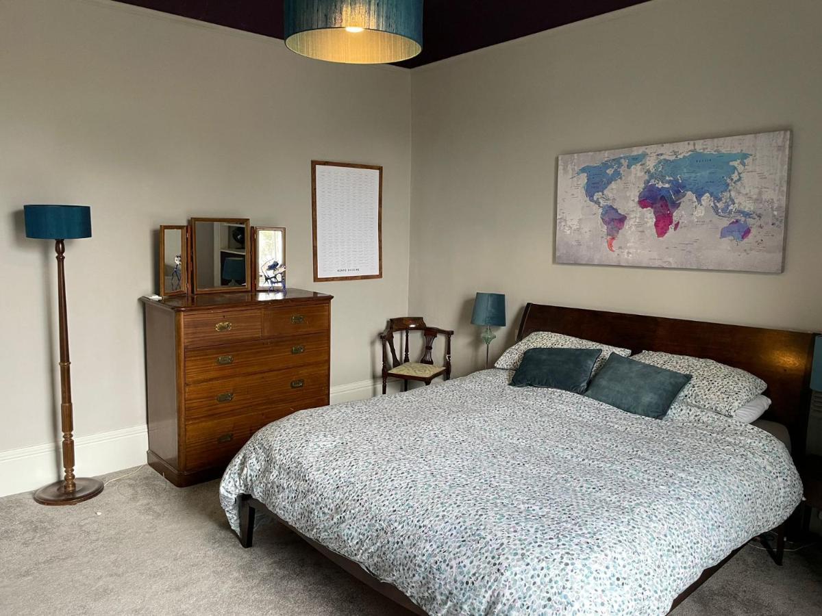 Large 3 Double Bedroom Period House With Parking Holiday home *