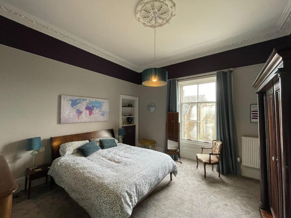 Large 3 Double Bedroom Period House With Parking
