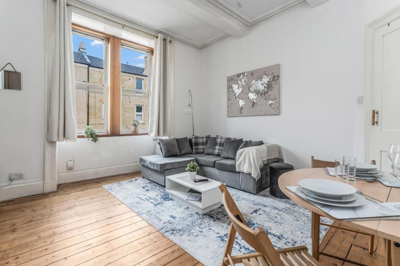 Centre 2 Bedroom Flat - Close To Haymarket Train Station. Apartment