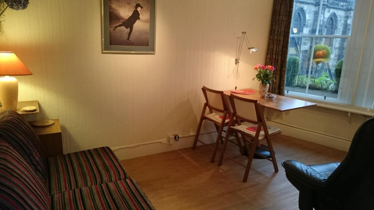 Royal Mile Apartment, 1 Minute From The Castle. Edinburgh