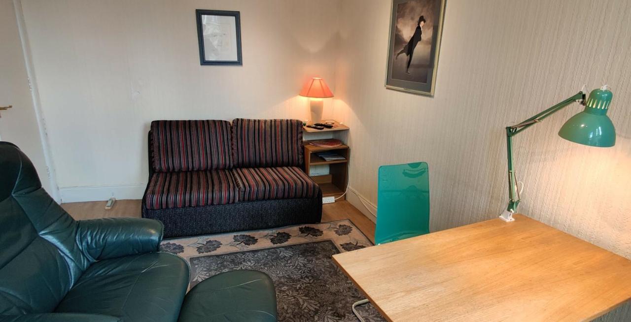 Royal Mile Apartment, 1 Minute From The Castle. Edinburgh