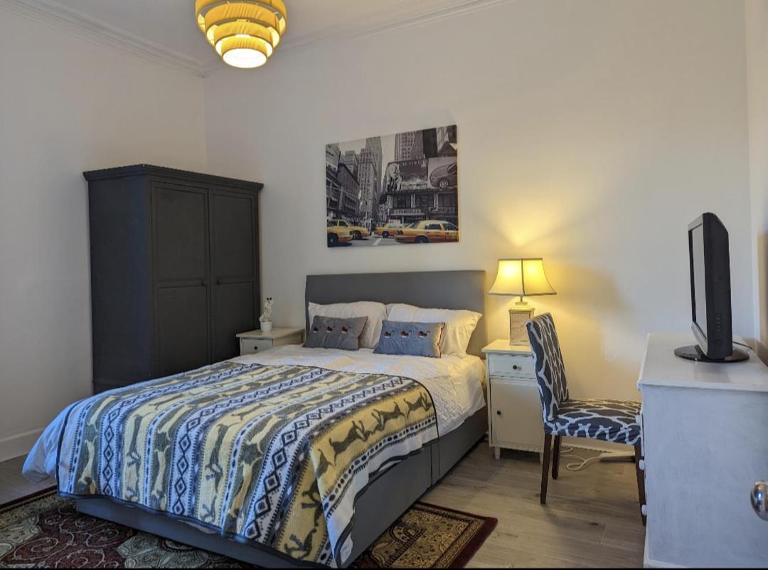Bright Close To City Centre * Edinburgh