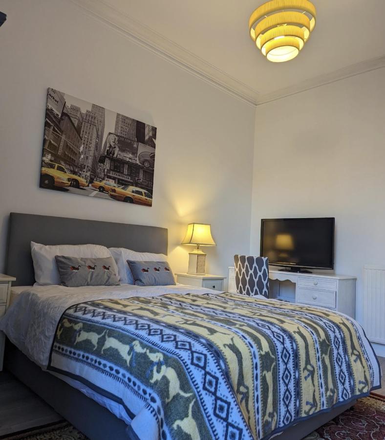 Bright Close To City Centre * Edinburgh